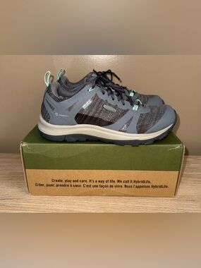 NWT KEEN TERRADORA ll Women's Gray Hiking Sneakers with Mint Accents. Size 6.5.